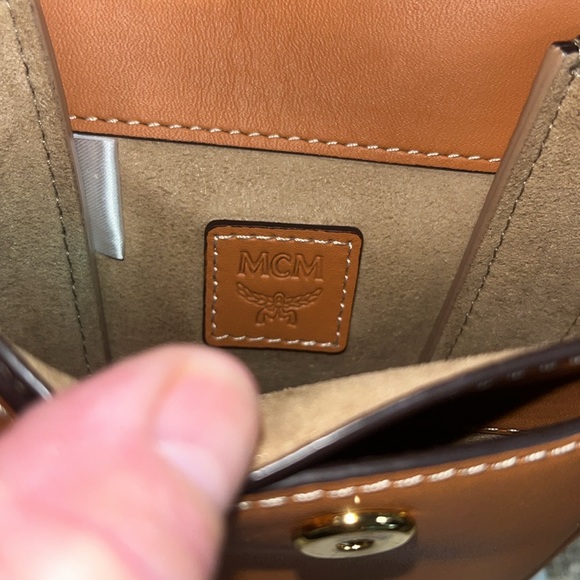 💜MCM LEATHER SHOULDER BAG💜 - Picture 4 of 11